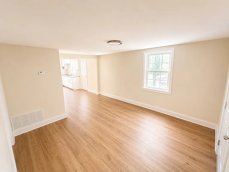 820 Berkeley Ave NW #B — Photo 3