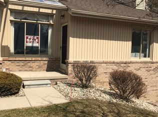 1975 Hunters Ln #1, Lake Orion, MI 48360