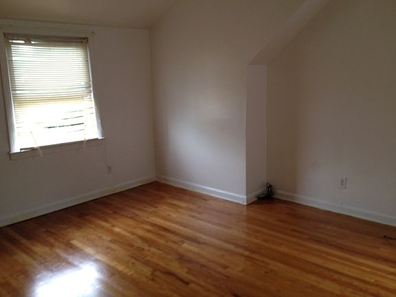 4th image of 135 Brookwood St