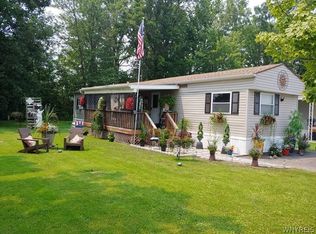 6 Crestwood Dr, Lockport, NY