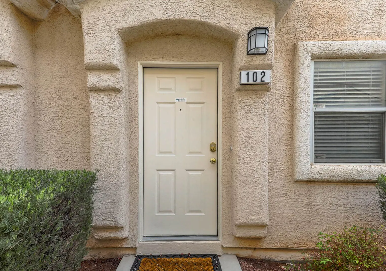 2 Bedroom, 1 Car Attached Garage, In Gated Southwest Vegas Community — Photo 4