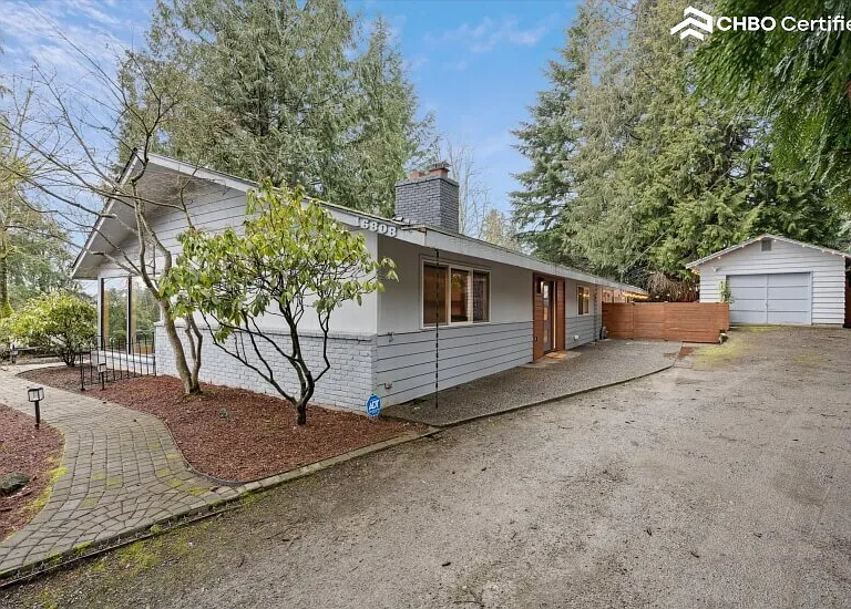 Detached Garage