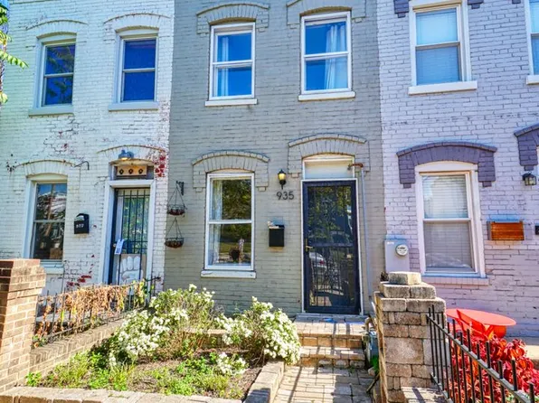 935 8th St NE, Washington, DC 20002