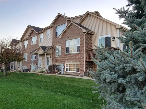673 E Willow St, Elburn, IL 60119