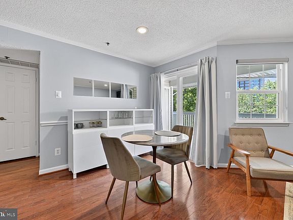 4th image of 1524 Lincoln Way APT 416