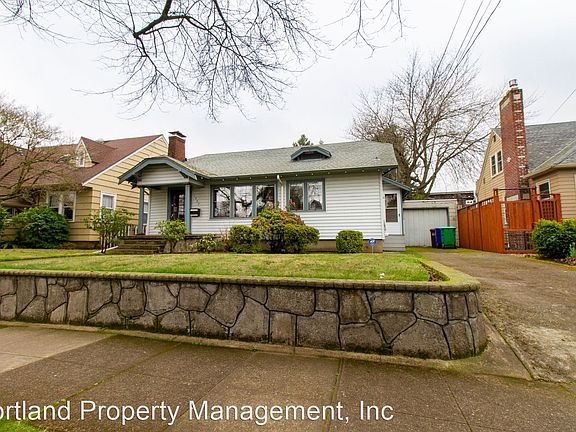 2nd image of 1927 N Willamette Blvd