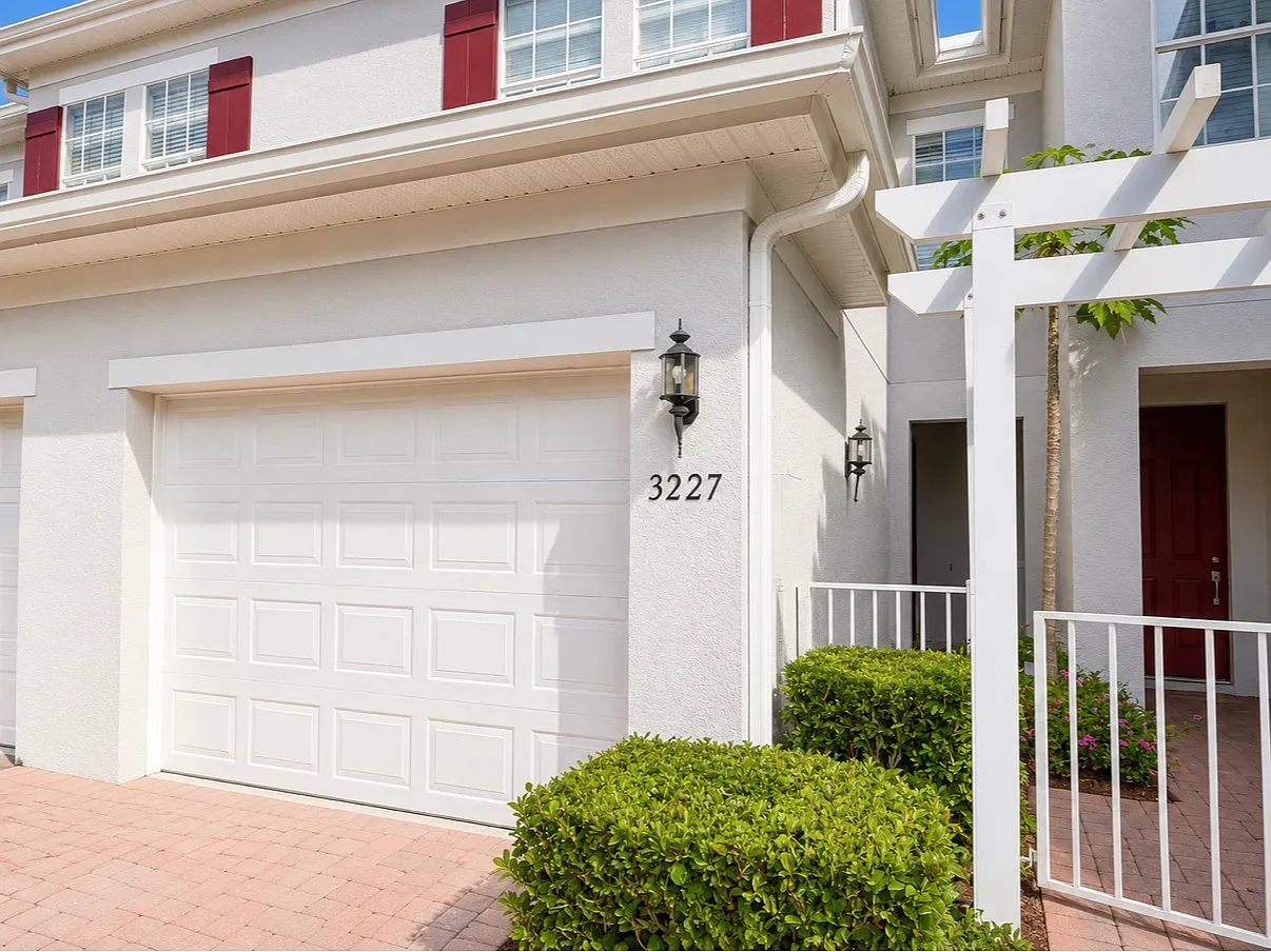 3 bed, 2.5 bath, 1455 sqft, $2,200 — Photo 3