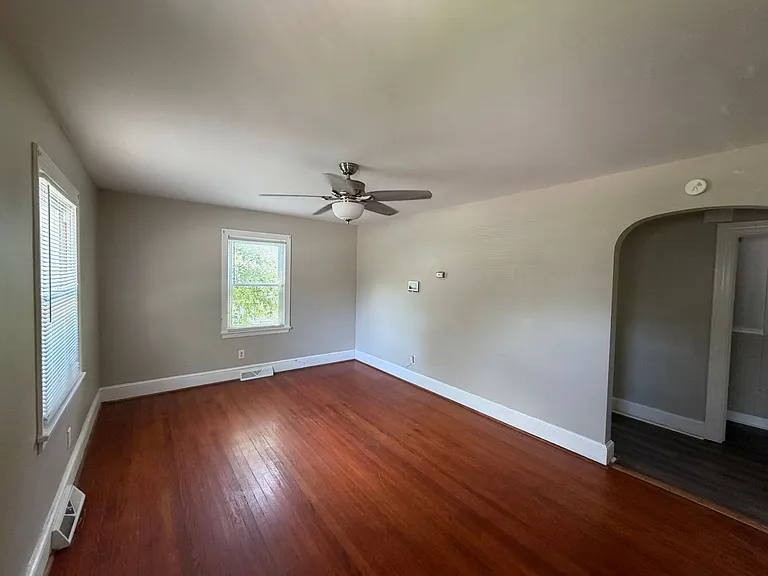 202 Motley Ave — Photo 2
