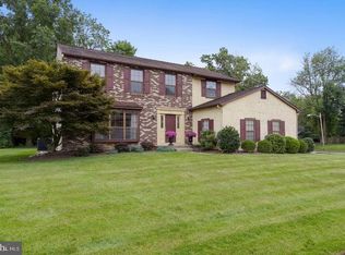 4 Wagon Wheel Dr, Mount Laurel, NJ 08054