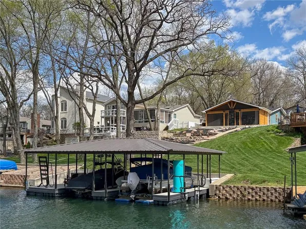 37 R St, Lake Lotawana, MO 64086