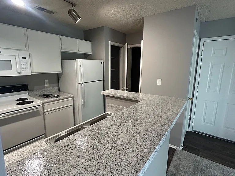 Idlewood Apartments — Photo 30