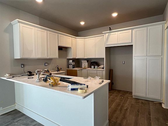 3rd image of 1247 Berkshire Ln