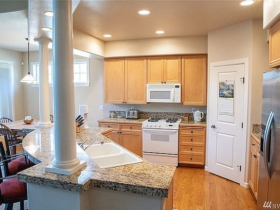 5th image of 955 Oyster Bay Ct