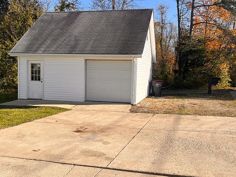 139 Edwards Rd — Photo 13