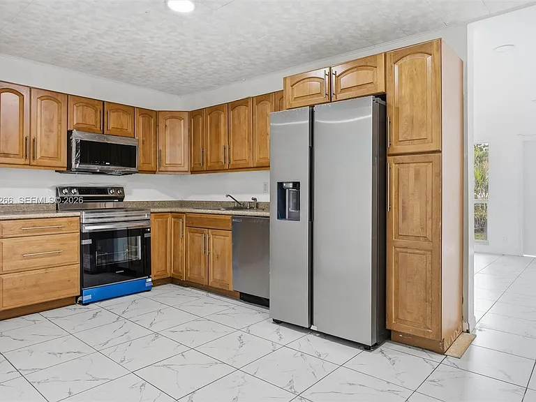 2280 SW 43rd Ave — Photo 10