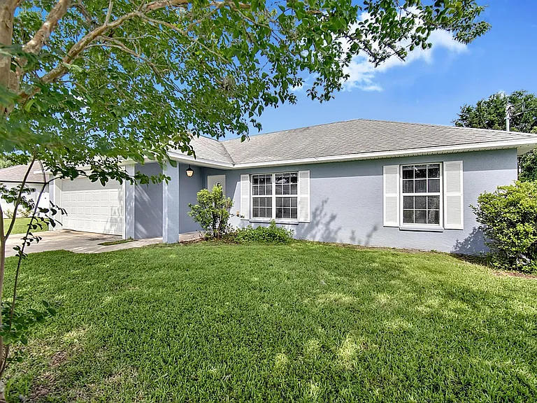 9 Lytton Ln — Photo 1