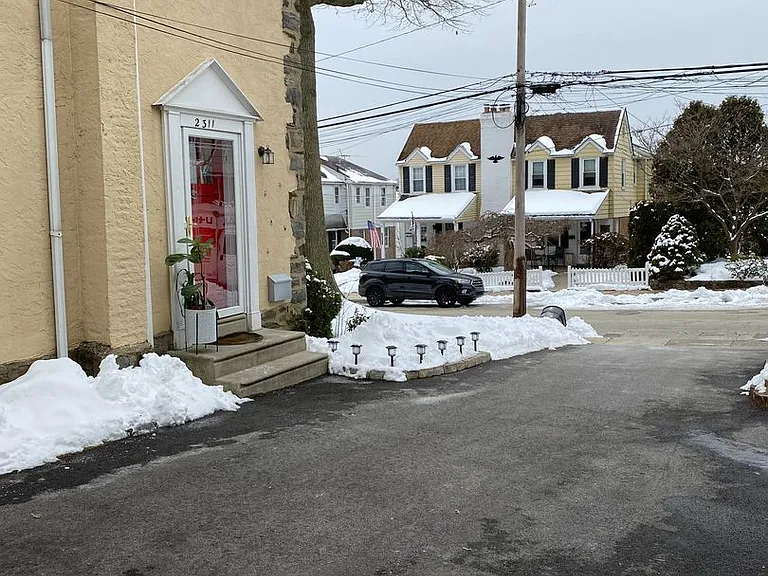 2311 Bryn Mawr Ave — Photo 27
