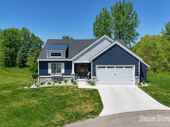 8366 Rose Ridge Dr, Rockford, MI 49341