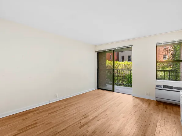 201 East 12th Street image 4 of 15