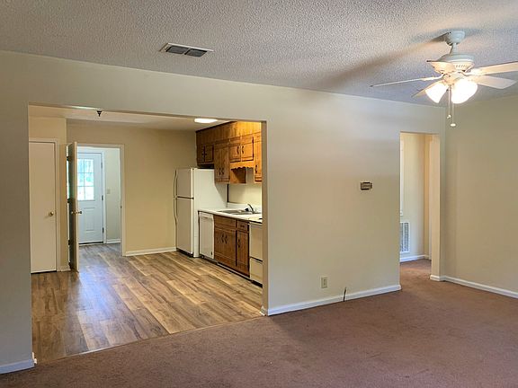 3rd image of 671B Country Club Rd APT 2B