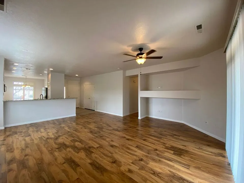 2428 N Expedition Ln