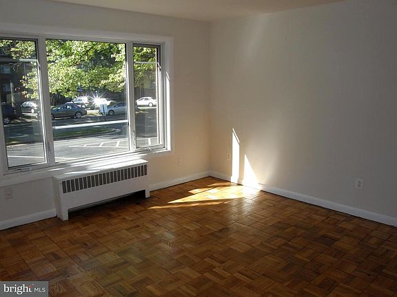 3rd image of 10415 Montrose Ave #10415