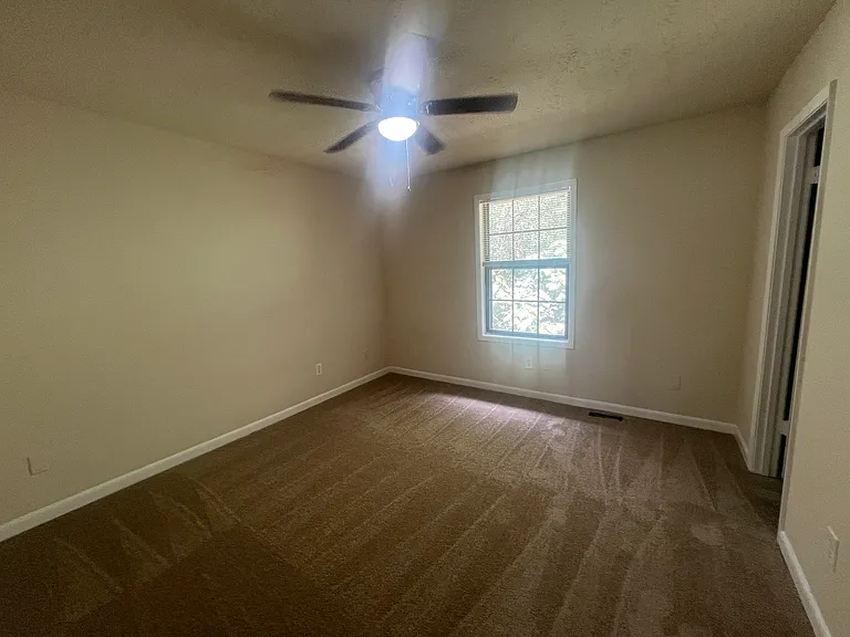 3260 Highpoint Ct — Photo 12