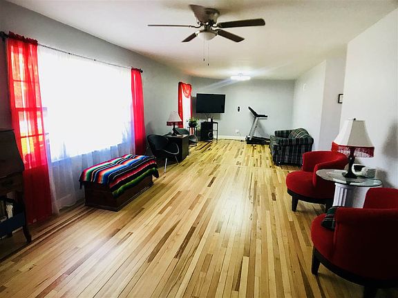 3rd image of 1919 Bond Cir