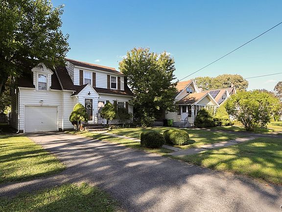 2nd image of 407 Berwick Rd S