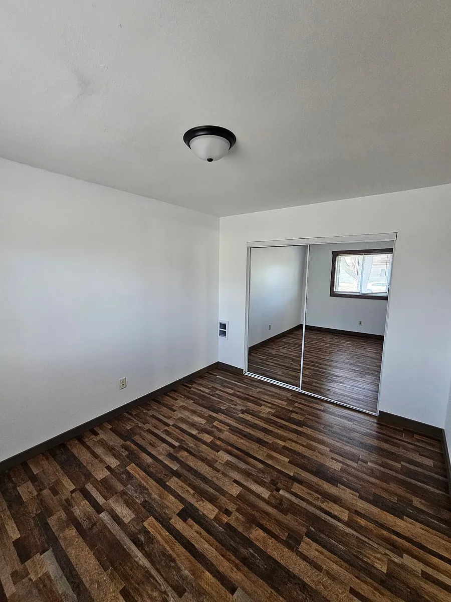 Building Photo - 1723 La Crescent St #97