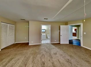 945 Purdue Ln, Matteson, IL 60443