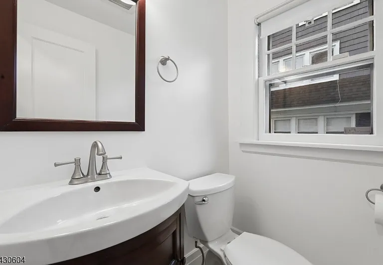 190 Fernwood Ave — Photo 10
