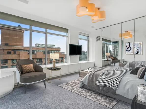 250 East 54th Street image 2 of 11