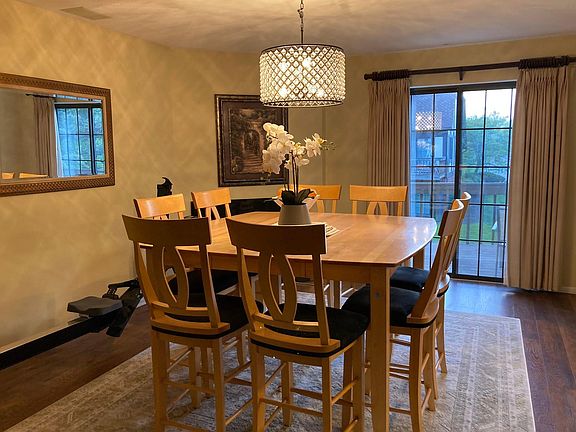 Dining room.