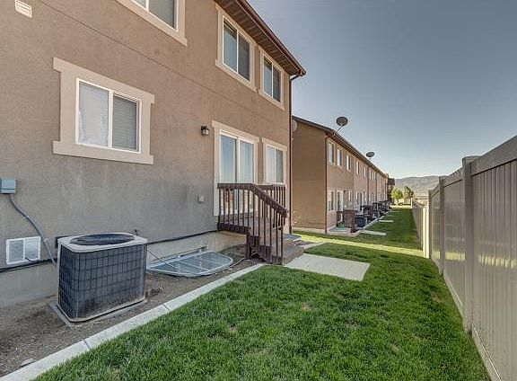 3rd image of 2003 N Belmont Dr
