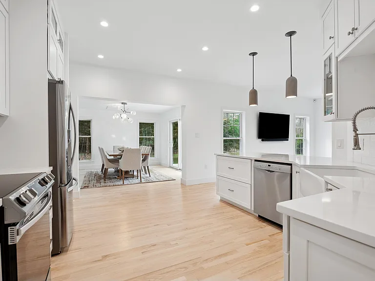 4056 Noyac Rd — Photo 8