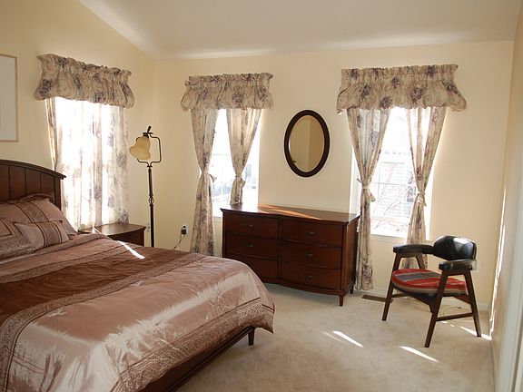 4th image of 28 Shady Elm Mews
