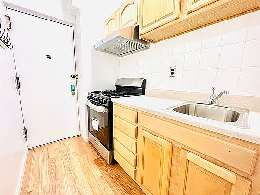 1st image of 37 Henry St APT 6