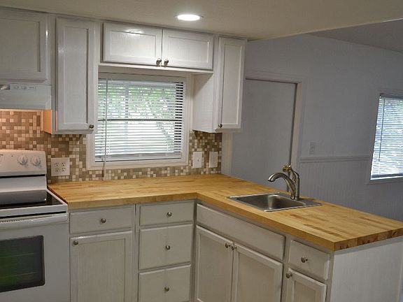 2nd image of 933 Sabal Palm Dr