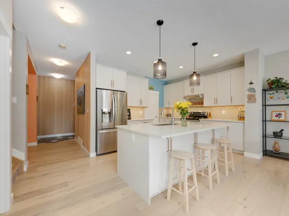 6109 175a Ave NW, Edmonton, AB T5Y 3N8