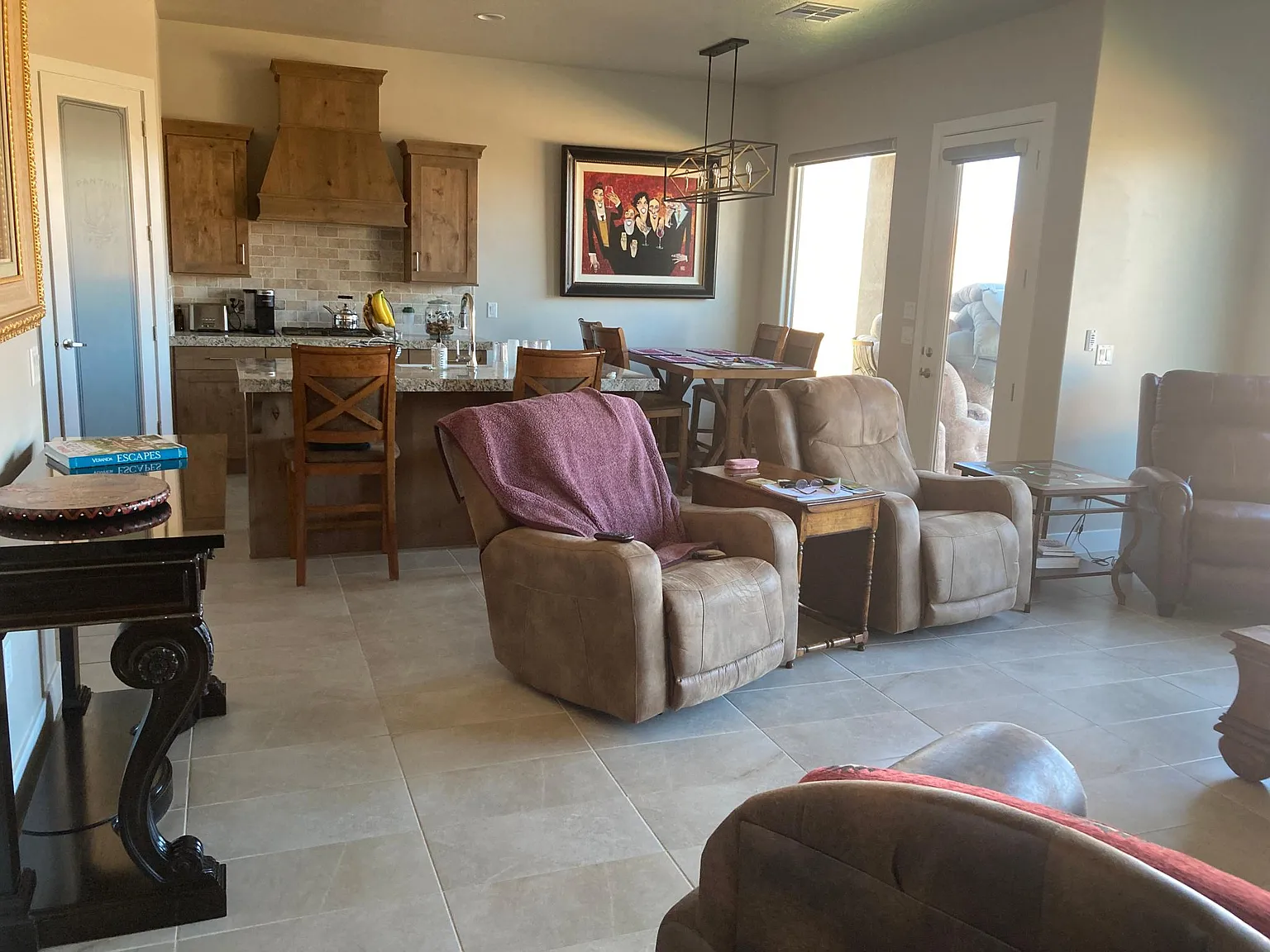 4 bed, 1810 sqft, $3,200 — Photo 2