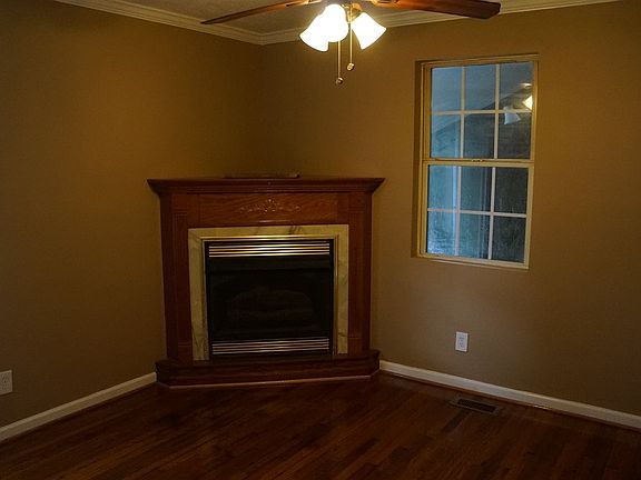 5th image of 32 Lakeside Dr