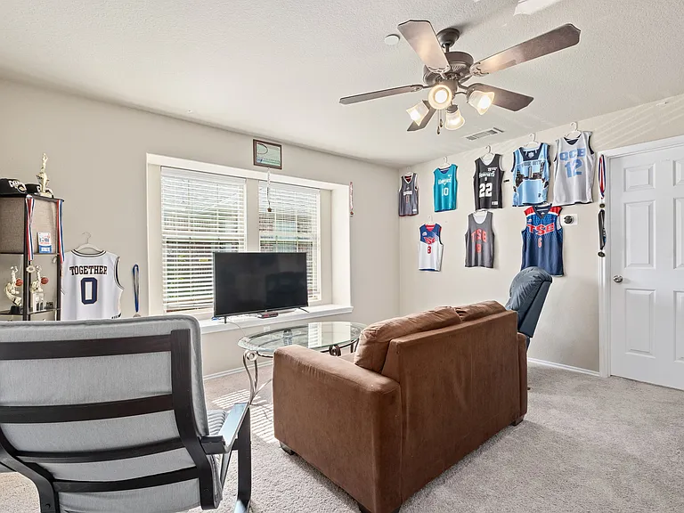 1160 Landon Ln — Photo 7