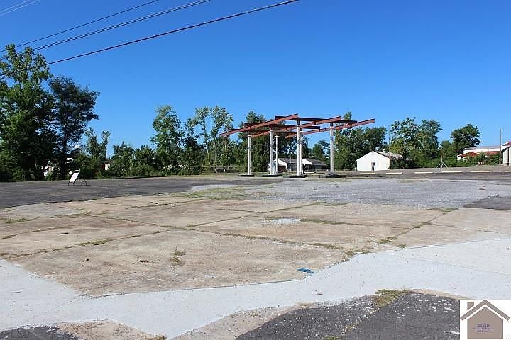 1st image of 413 N 8th St