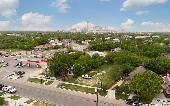 2nd image of 221 Aransas Ave