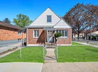 25719 87th Rd, Floral Park, NY 11001