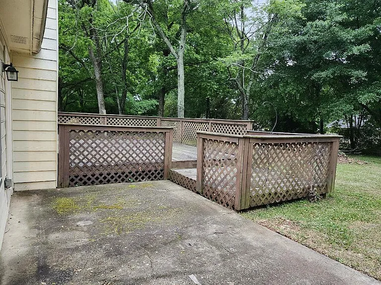6073 Dorchester Dr — Photo 3