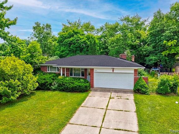 2nd image of 439 Windmill Point Dr