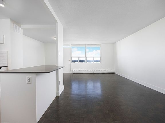 3rd image of 2235 Hurontario St