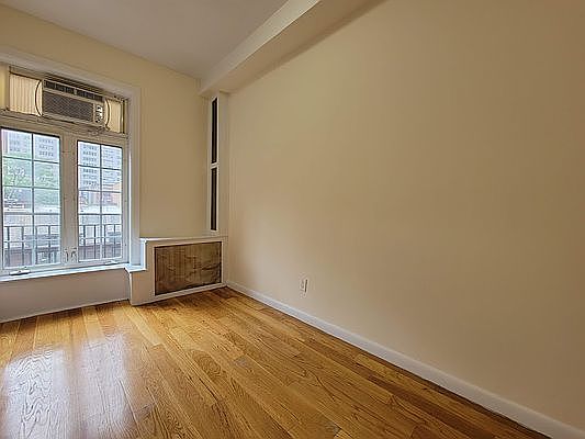4th image of 163 E 36th St #5X